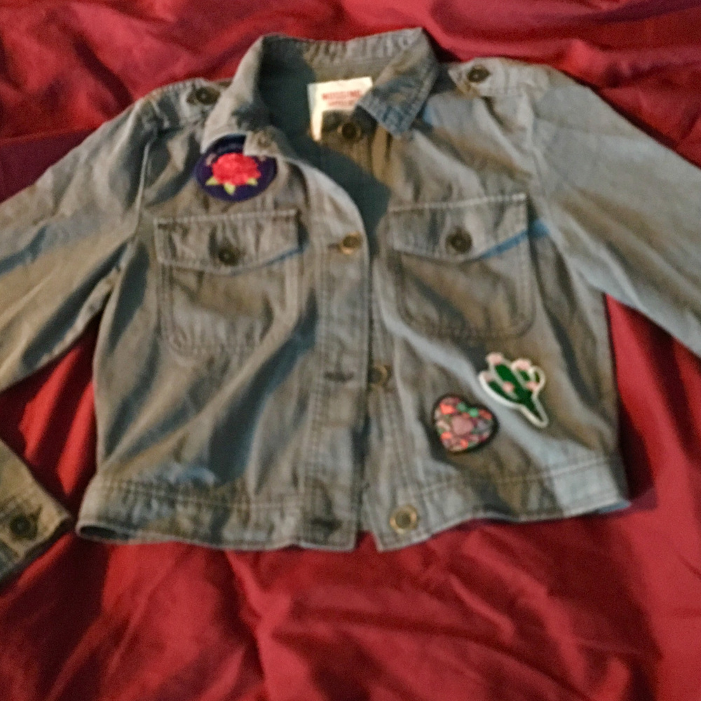 MOSSIMO Patch Art Crop Jean Jacket In Light Gray
